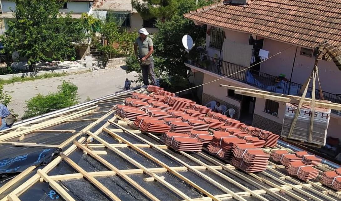 Çatı yapımı ve izolasyon uygulaması